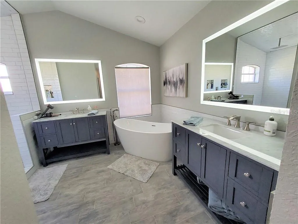 Primary suite bath