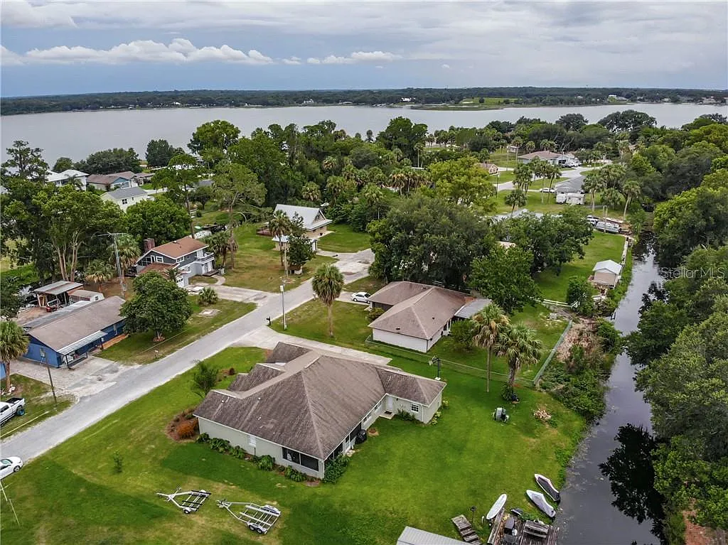 6 SE Tomoka Place