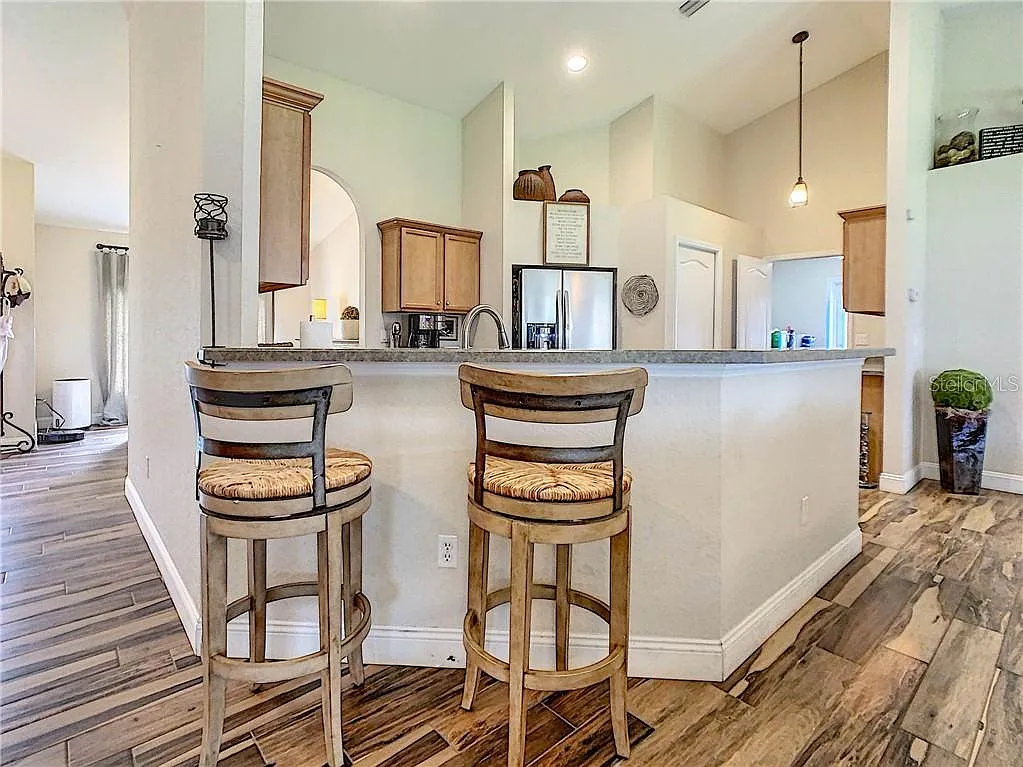 Kitchen breakfast bar